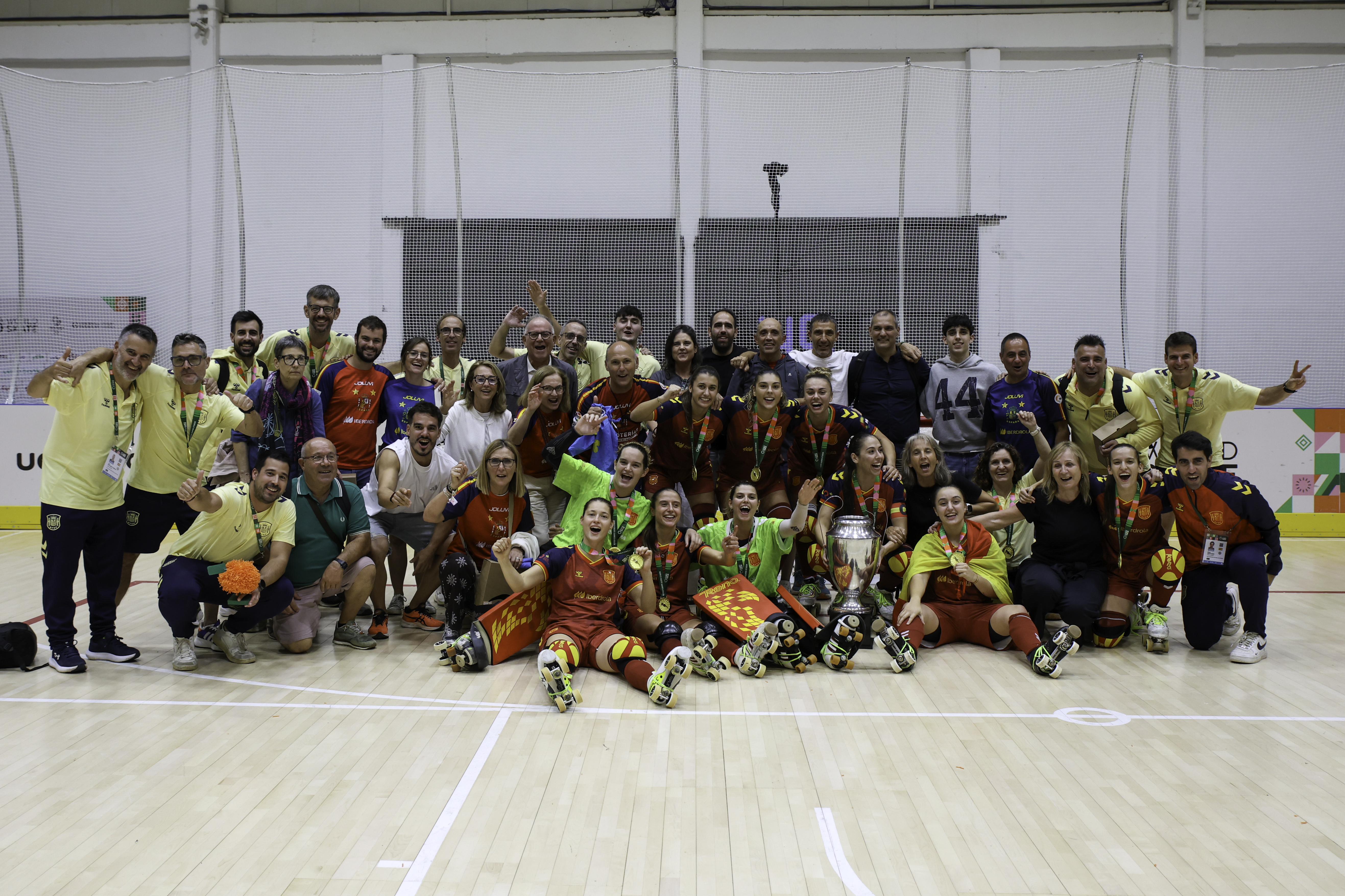 Celebración de Hockey Patines con las selecciones y el grupo.